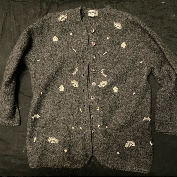 Graffiti 100% Wool Gray Sweater with Woven design on front - Picture 2 of 8